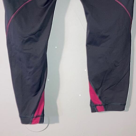 Lululemon Cropped Running Leggings Wet Dry Warm Size 6 - Picture 7 of 9